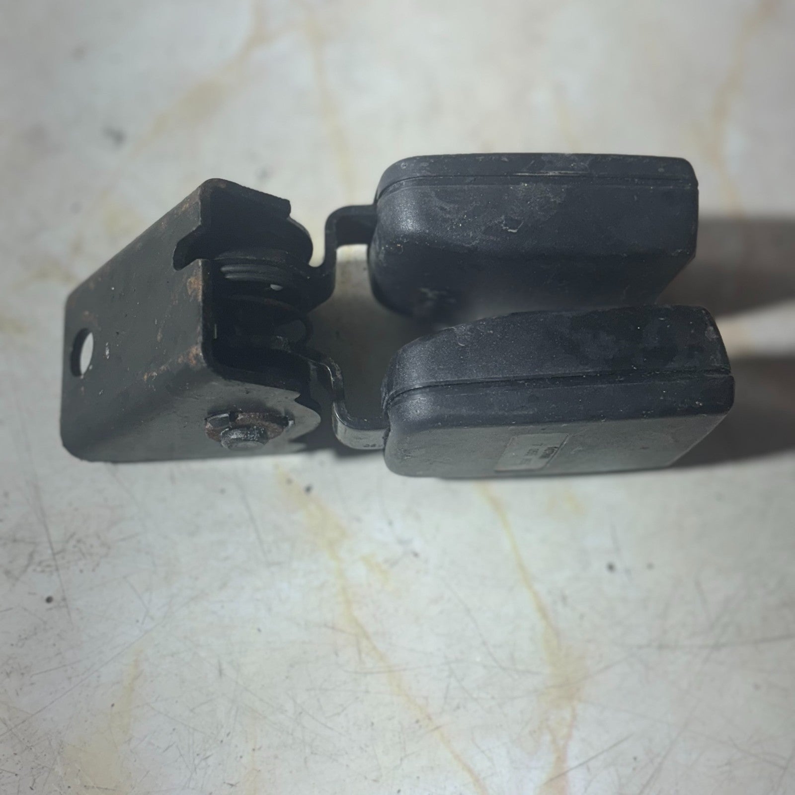 BMW MINI One Cooper Rear Centre Seat Belt Buckle 7055957 2001-2006