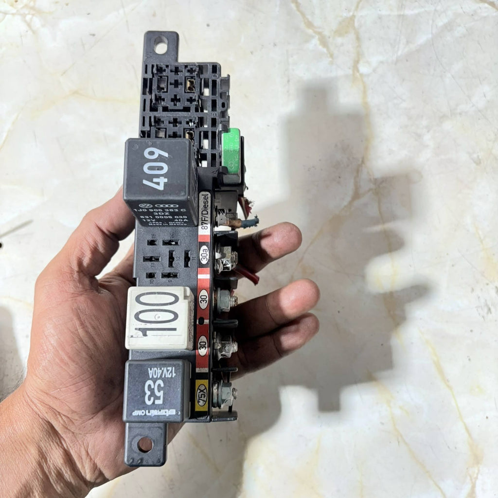 VW Golf IV Mk4 1998-2004 Petrol Under Dash Relay Fuse Box Panel 8L0941822 409 53