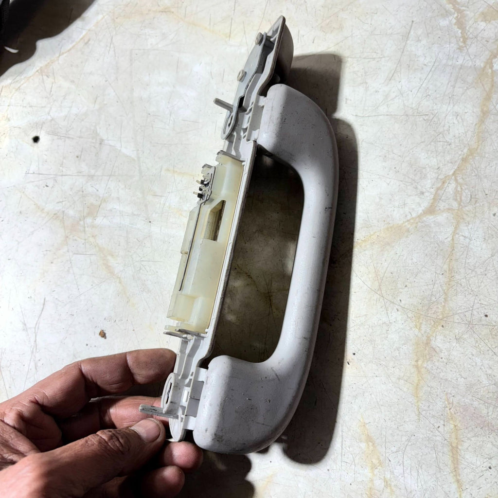Mercedes ML-Class W164 2005–2011 Rear Right Roof Grab Handle A1648100654