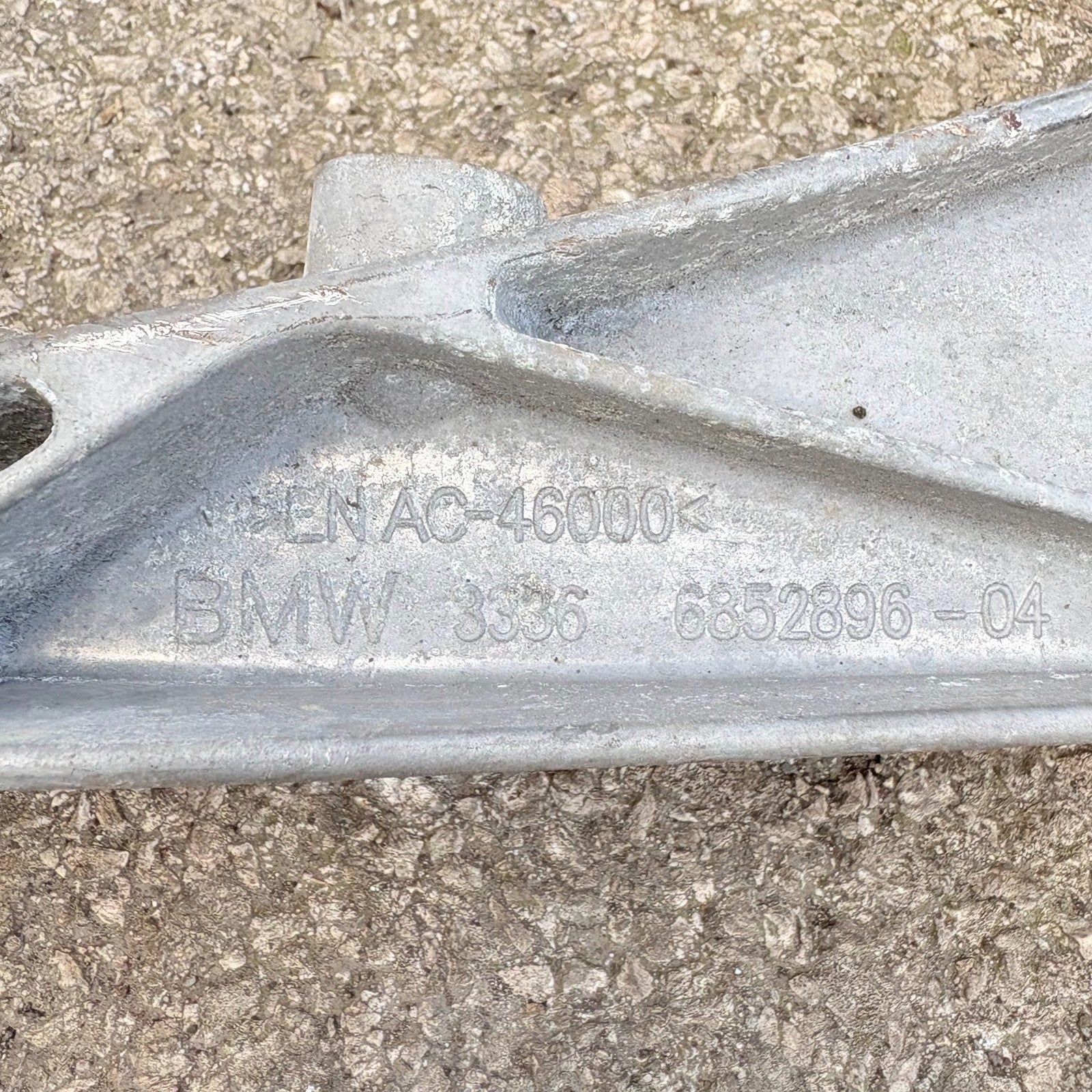 BMW Rear Differential/Diff Mount Bracket 3336 6852896