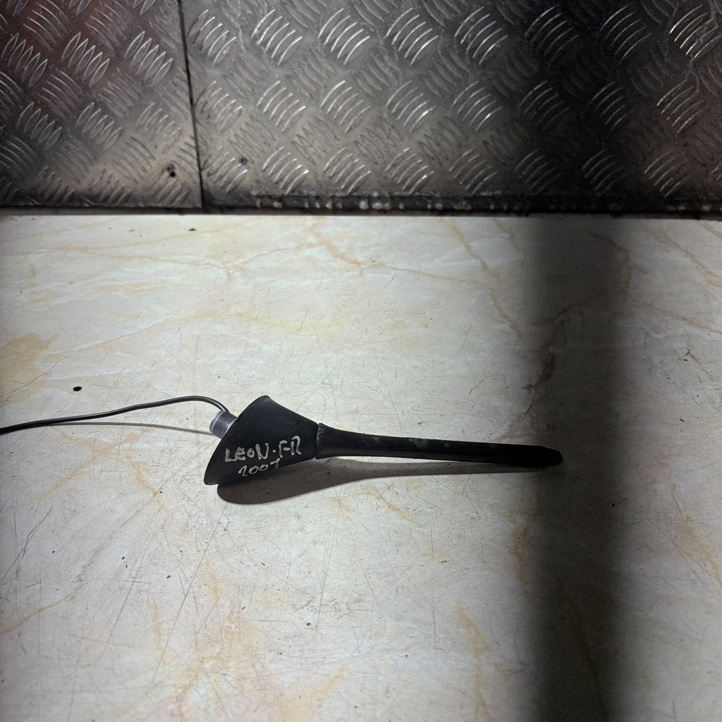 Leon Fr 2007 Roof Aerial Bee Sting Mini Mast Antenna
