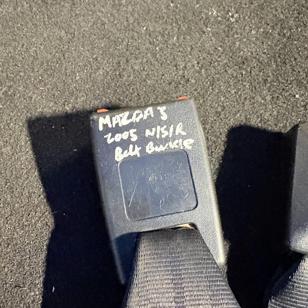 2005 MAZDA 3 DOUBLE SEAT BELT BUCKLE