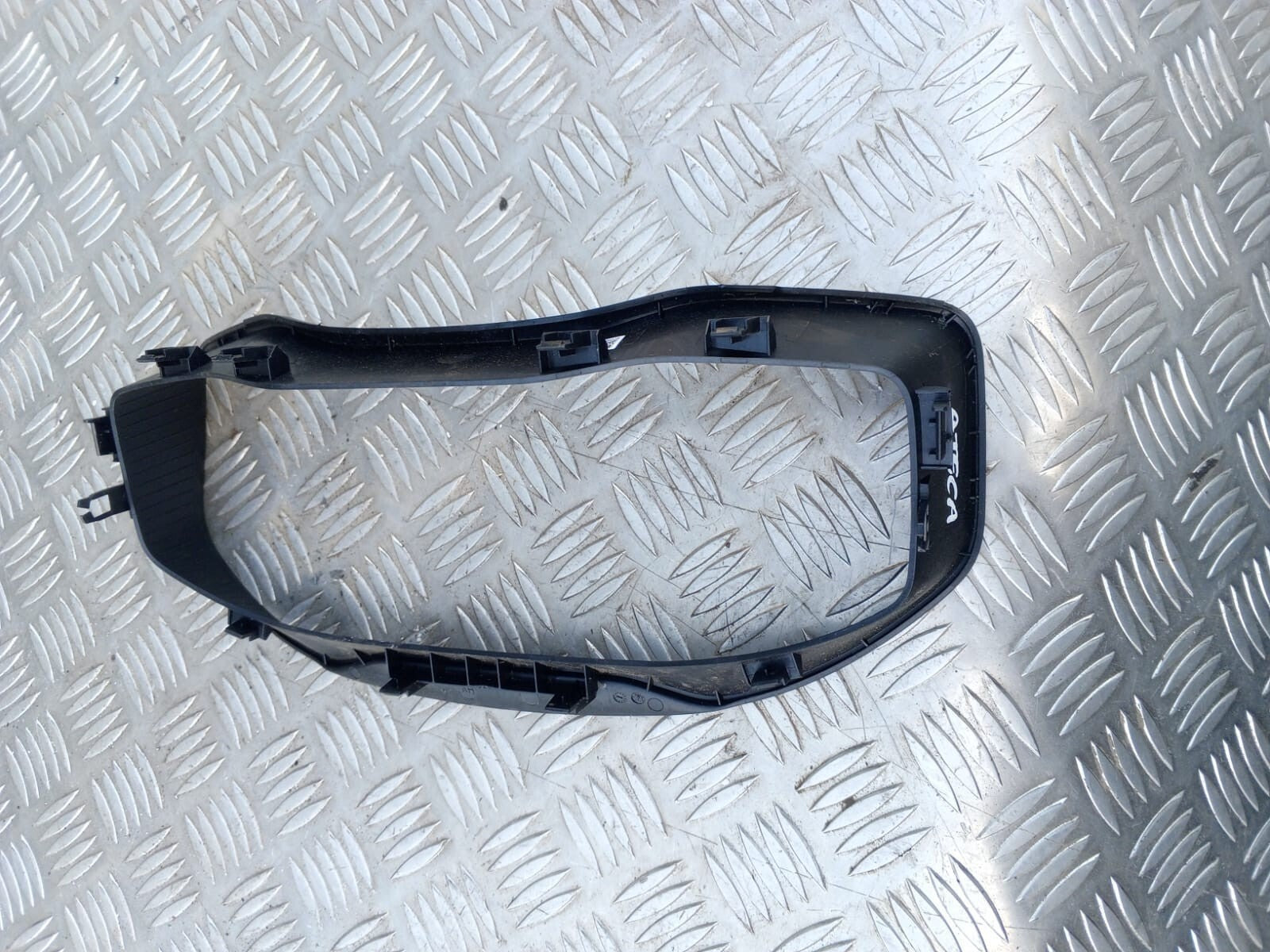 SEAT ATECA INSTRUMENT CLUSTER SURROUND TRIM 2016 575857241