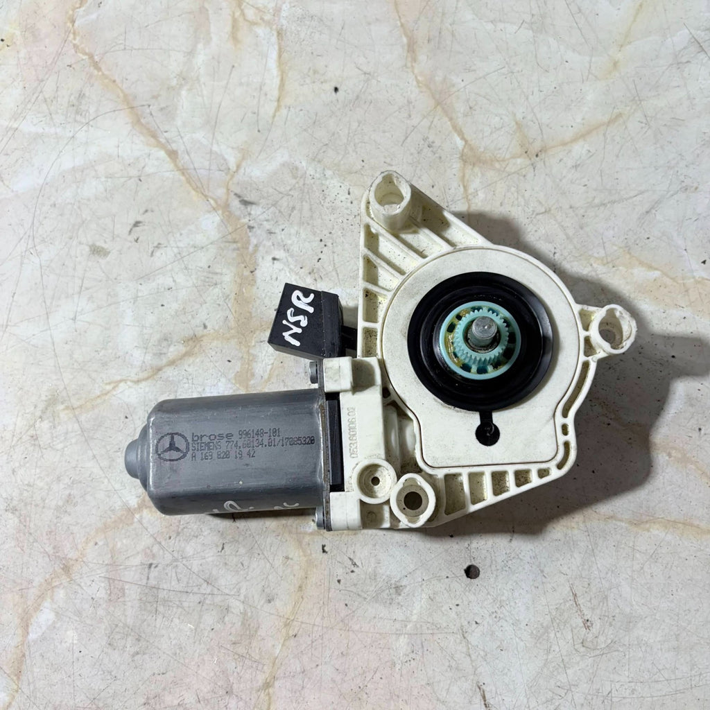 MERCEDES A CLASS A150 2005 N/S/R PASSENGER SIDE REAR WINDOW MOTOR A1698201942