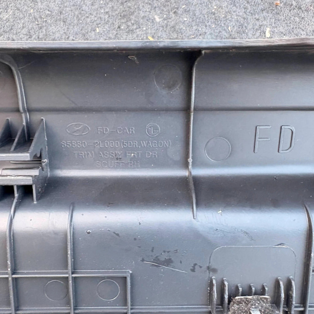 Hyundai i30 FD 07-12 Front Right Offside OSF Door Sill Scuff Plate 85880-2L000