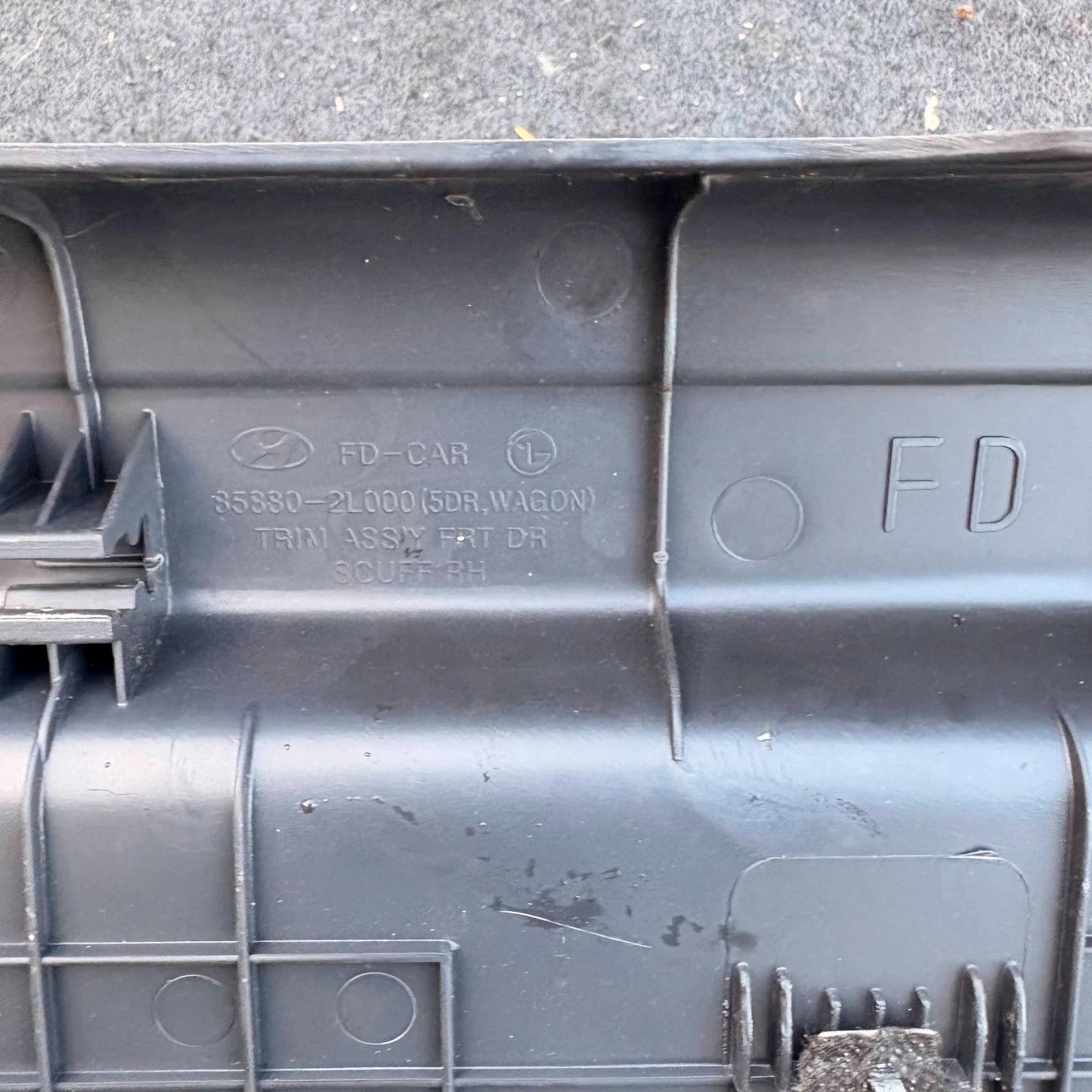 Hyundai i30 FD 07-12 Front Right Offside OSF Door Sill Scuff Plate 85880-2L000