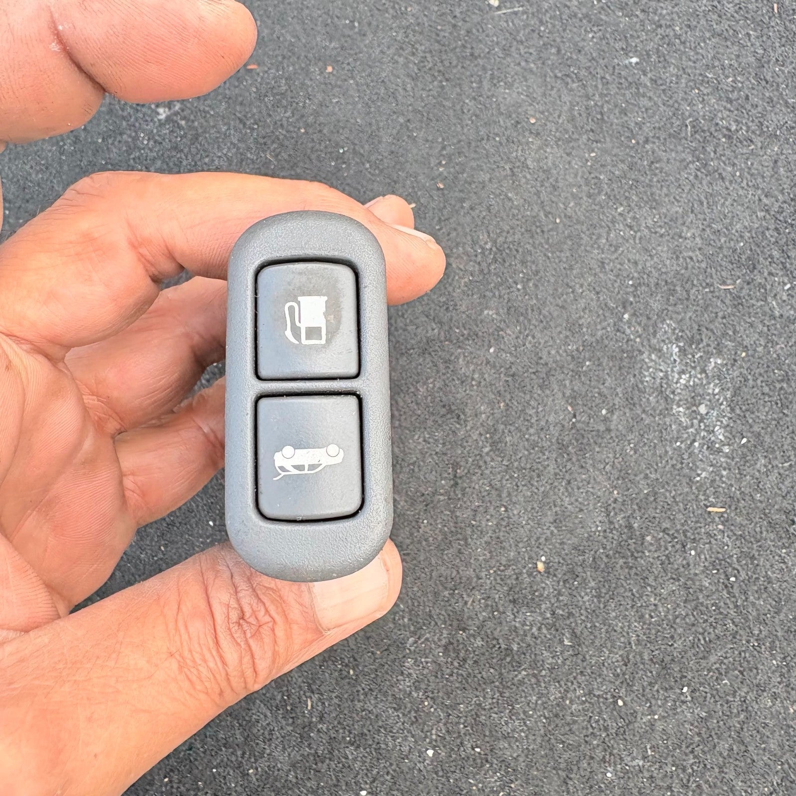 KIA SORENTO DRIVER FRONT FUEL FLAP SWITCH 93550-3E020