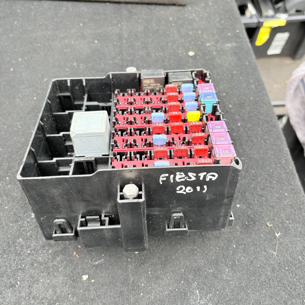 2011 Ford Fiesta Fuse Box 8V5T-14A005-DKE