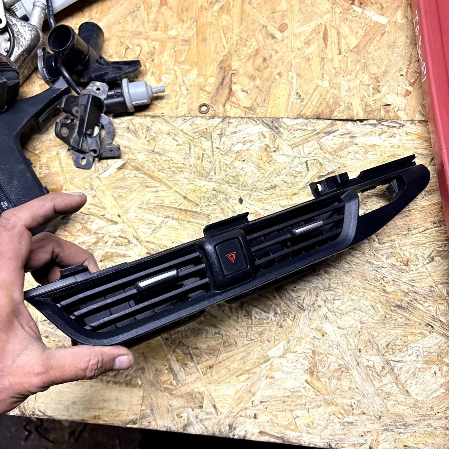 Nissan Micra MK5 K14 Centre Dash Air Vent LH 68751-5FA2A 06/2018-on
