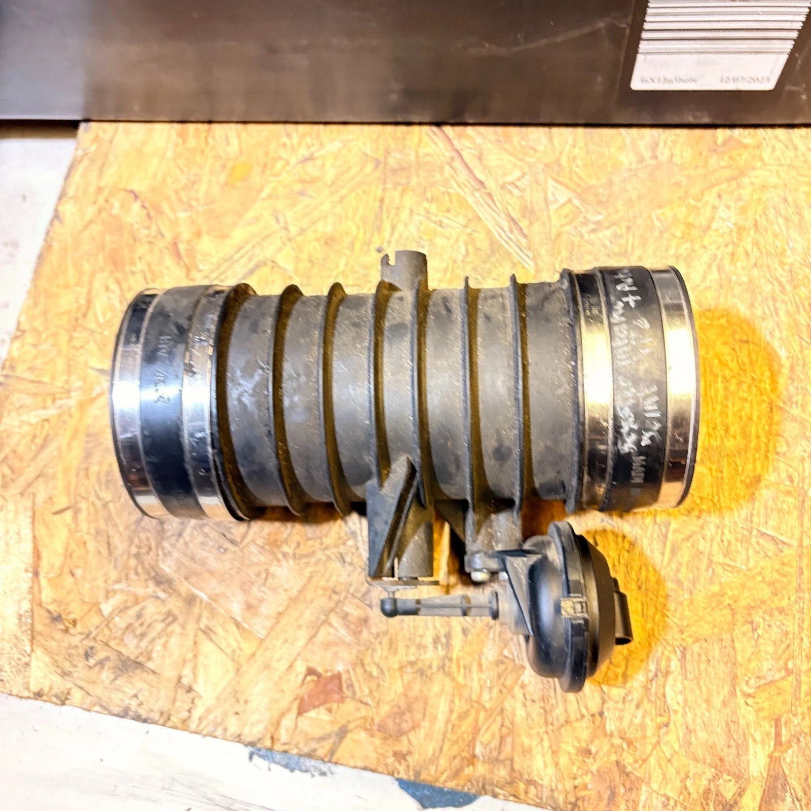 PORSCHE BOXSTER 987 2005 SECONDARY THROTTLE BUTTERFLY AIR PIPE VALVE