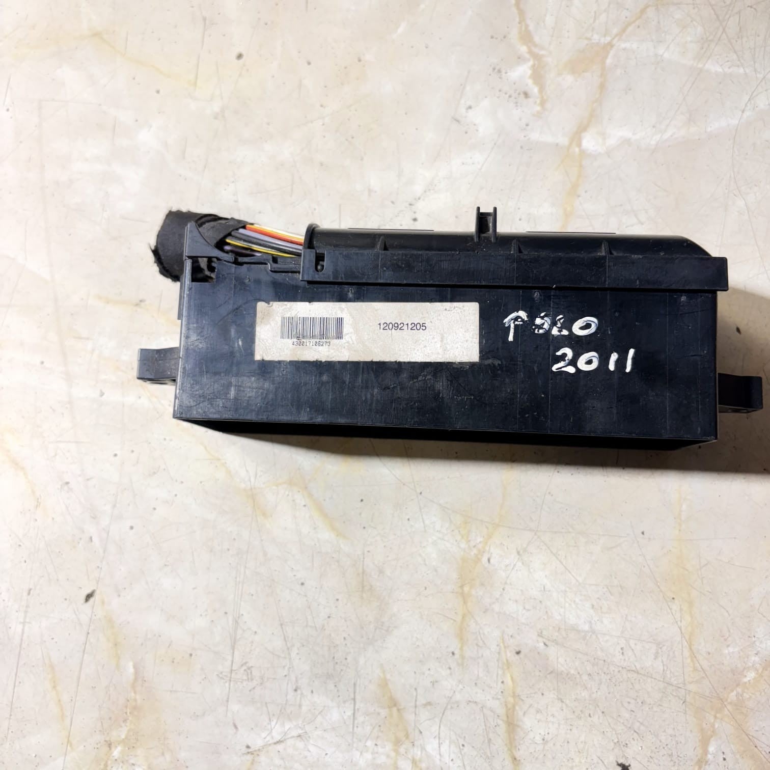 2011 VOLKSWAGEN POLO FUSE BOX 120921205