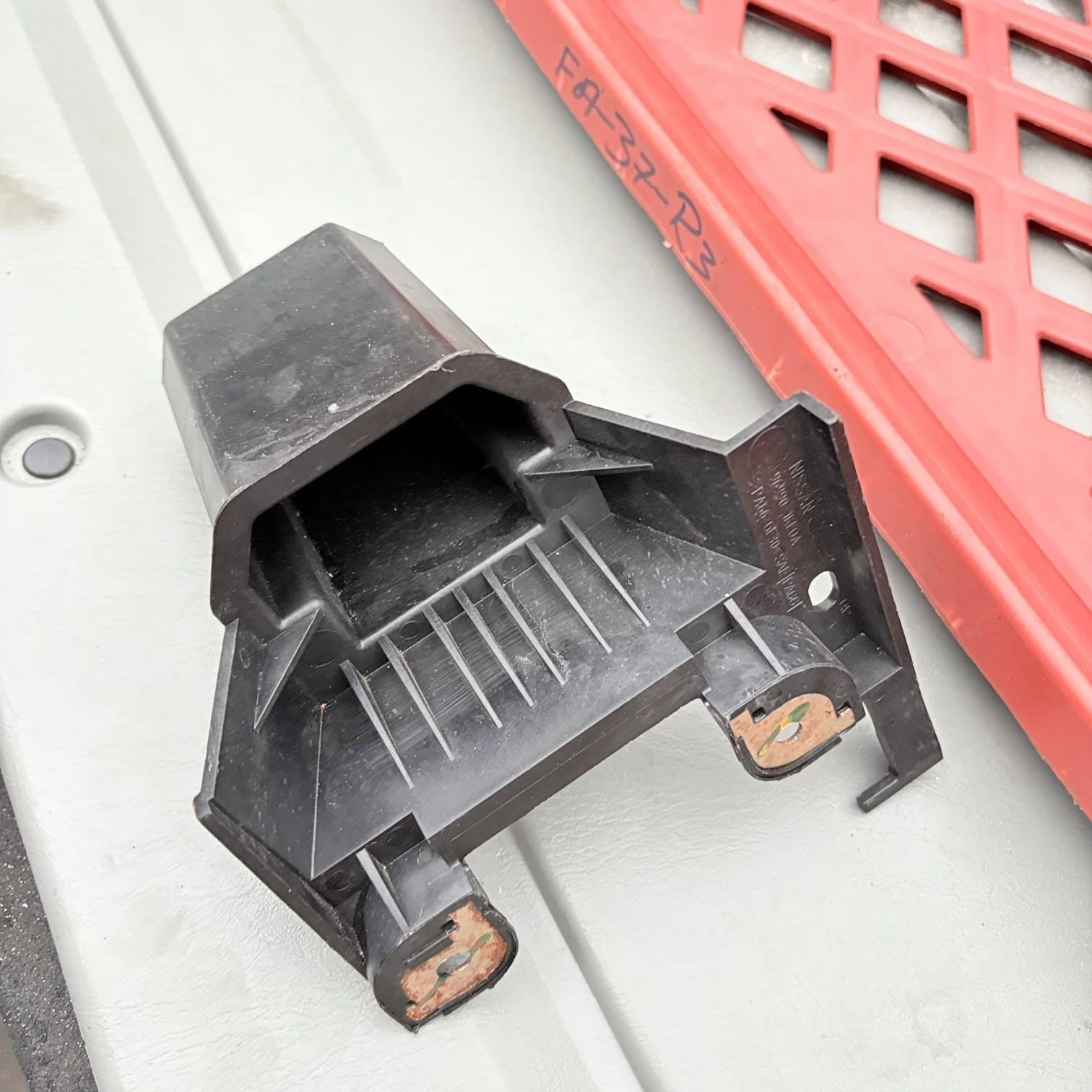 Nissan Juke F15 MK1 Centre Console Handle Bracket Trim 96990-1KE0A 2010-2019
