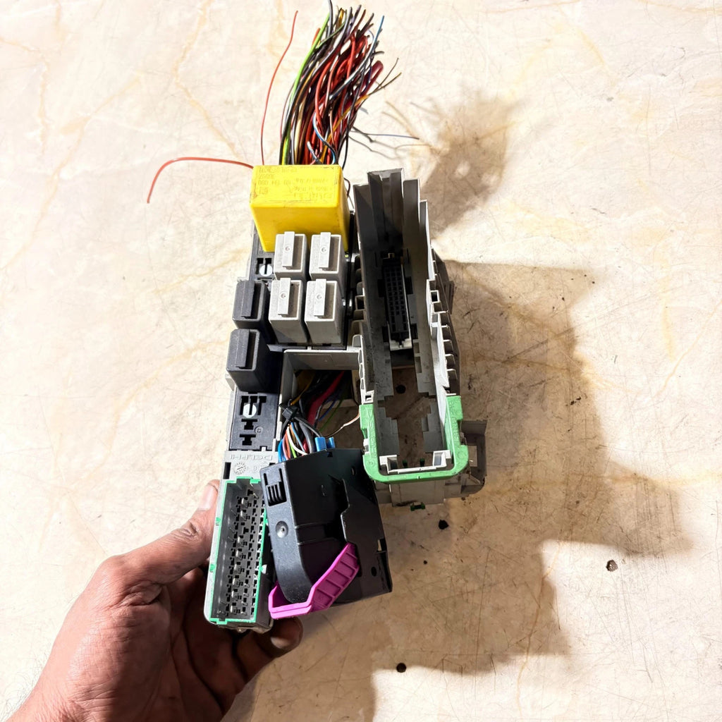 Vauxhall Combo C Mk2 Van 01-11 Fuse Box / Relay Junction Box