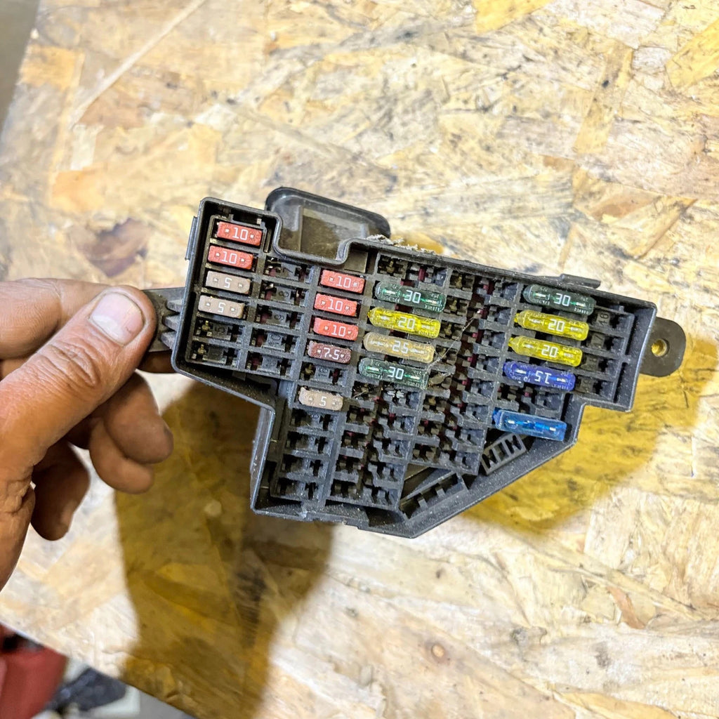 2008 VOLKSWAGEN JETTA FUSE BOX
