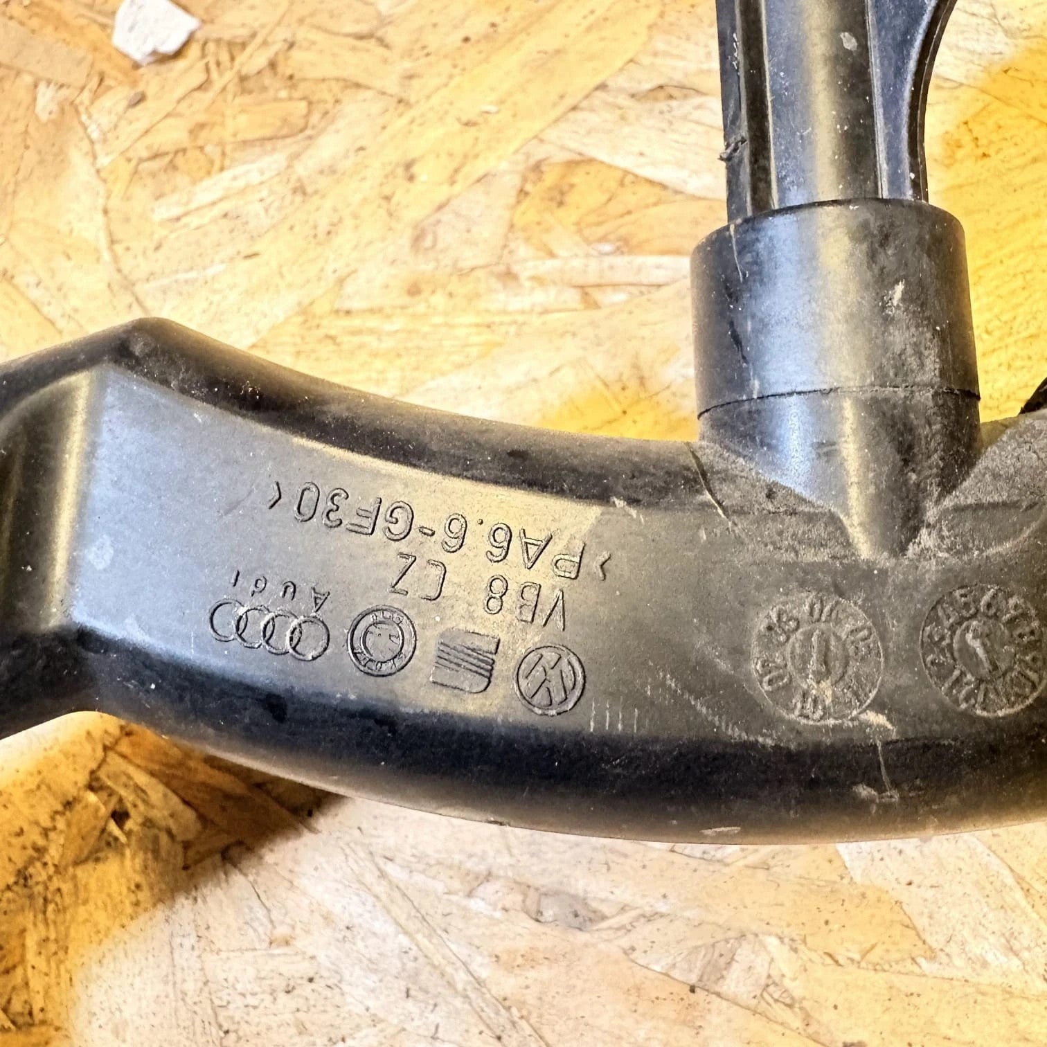 Vw Volkswagen Fox Radiator Pipe Water Pipe Pants (Water Pants) VB8CZ