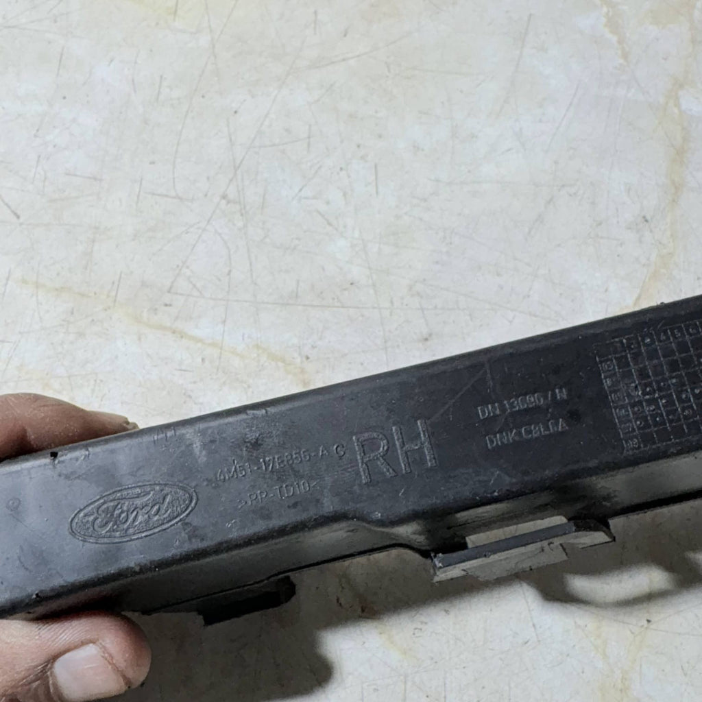 Ford Focus Mk2 04-08/C-Max 03-07 RH Bumper Bracket 1335698 4M51-17E856-AC