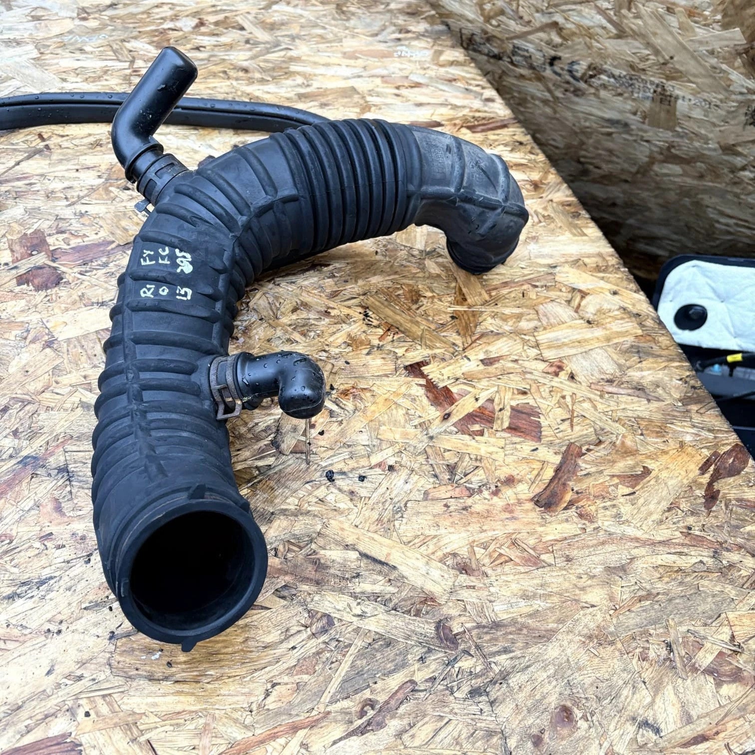 Kia Rio Mk3 UB 1.1 CRDi Diesel Air Filter Intake Hose Pipe 28140-1W100 2011-2014