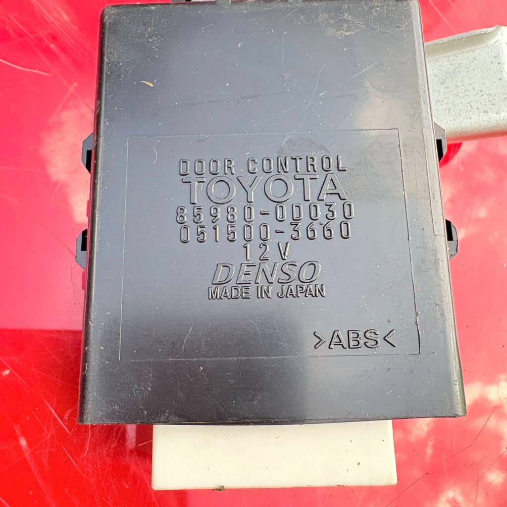 TOYOTA YARIS 1.3 SR DOOR CONTROL MODULE DCM 85980-00030 1999-2005