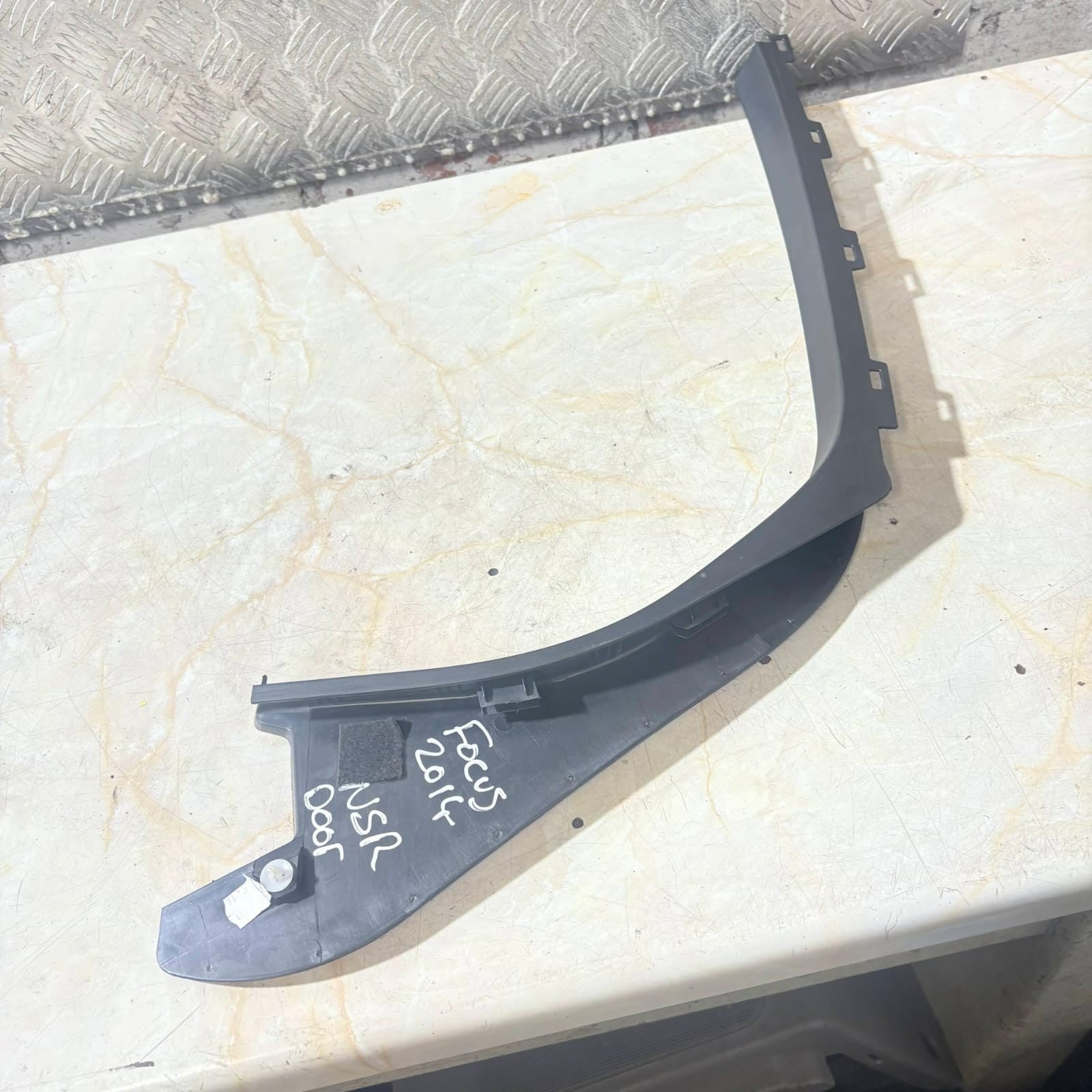 FORD FOCUS 2014 REAR DOOR SILL SCUFF UPPER MOULDING TRIM STRIP BM51-A254K07-ACW