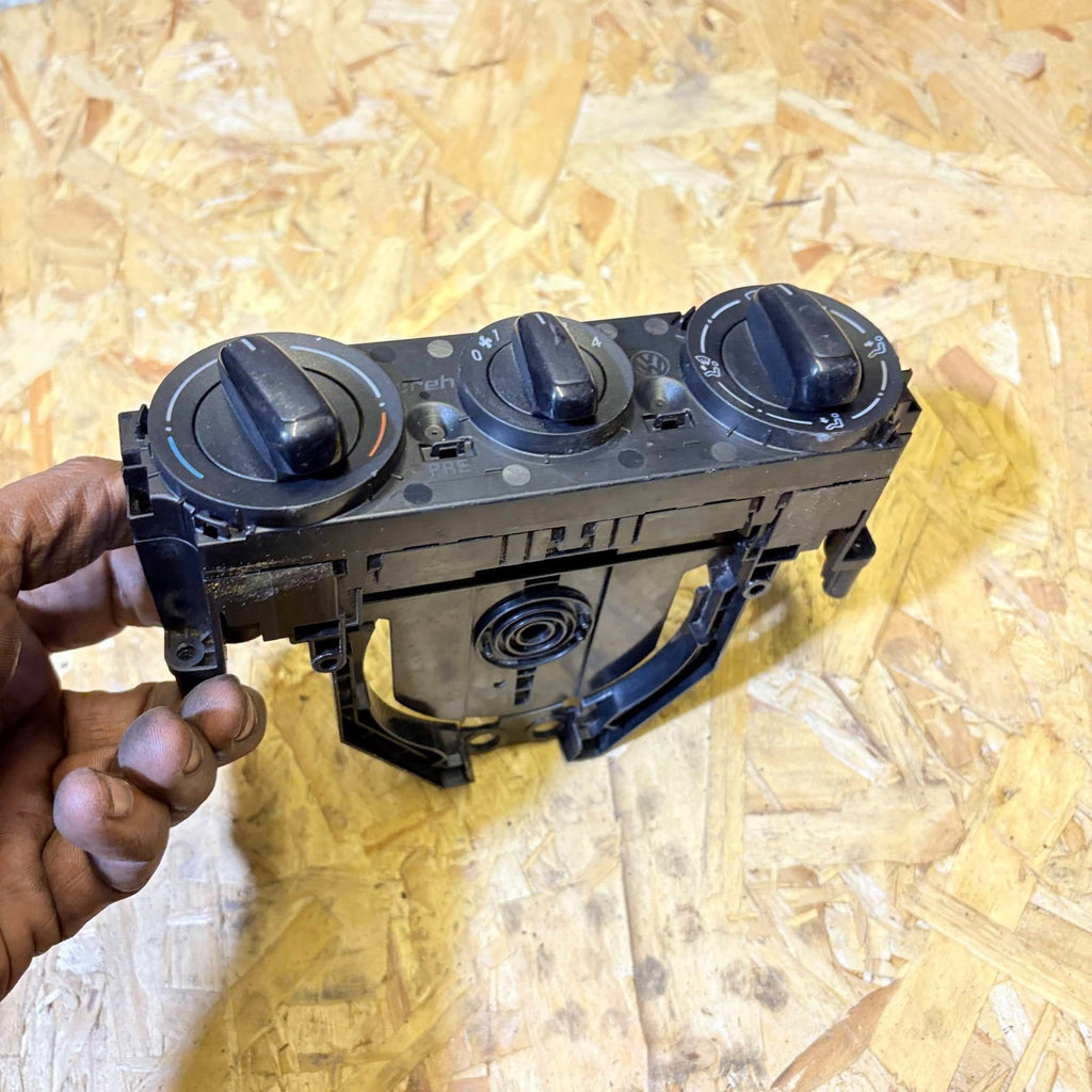 VOLKSWAGEN UP 2011-2015 HEATER CONTROL UNIT 1S0819045M