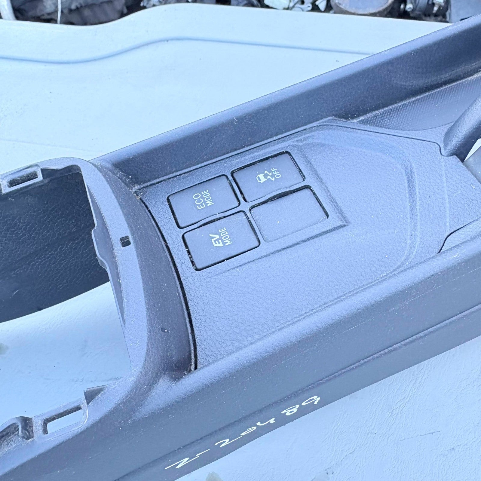 TOYOTA YARIS MK3 XP130 2011-2019 CENTRE CONSOLE CUP HOLDER 589100D290