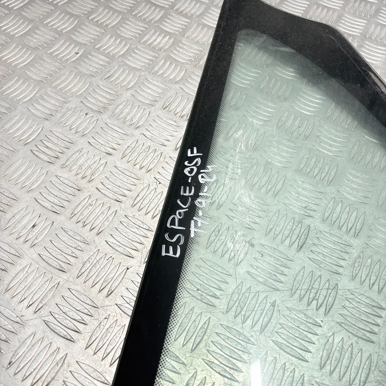 Renault Espace Mk4 02-06 RH right front Quarter Window Windscreen side glass
