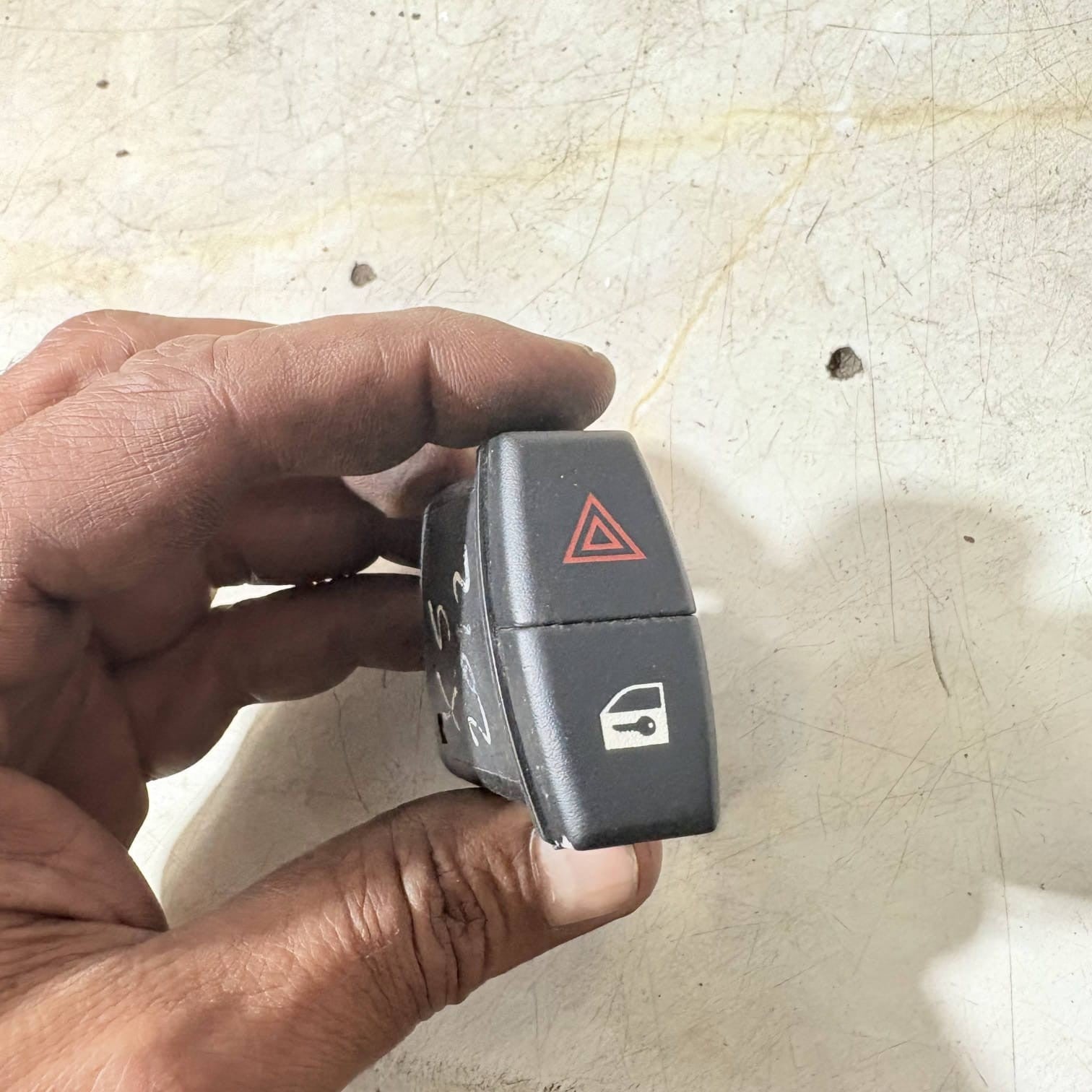 BMW 5 SERIES E60 E61 HAZARD LIGHT SWITCH 6919506 2012