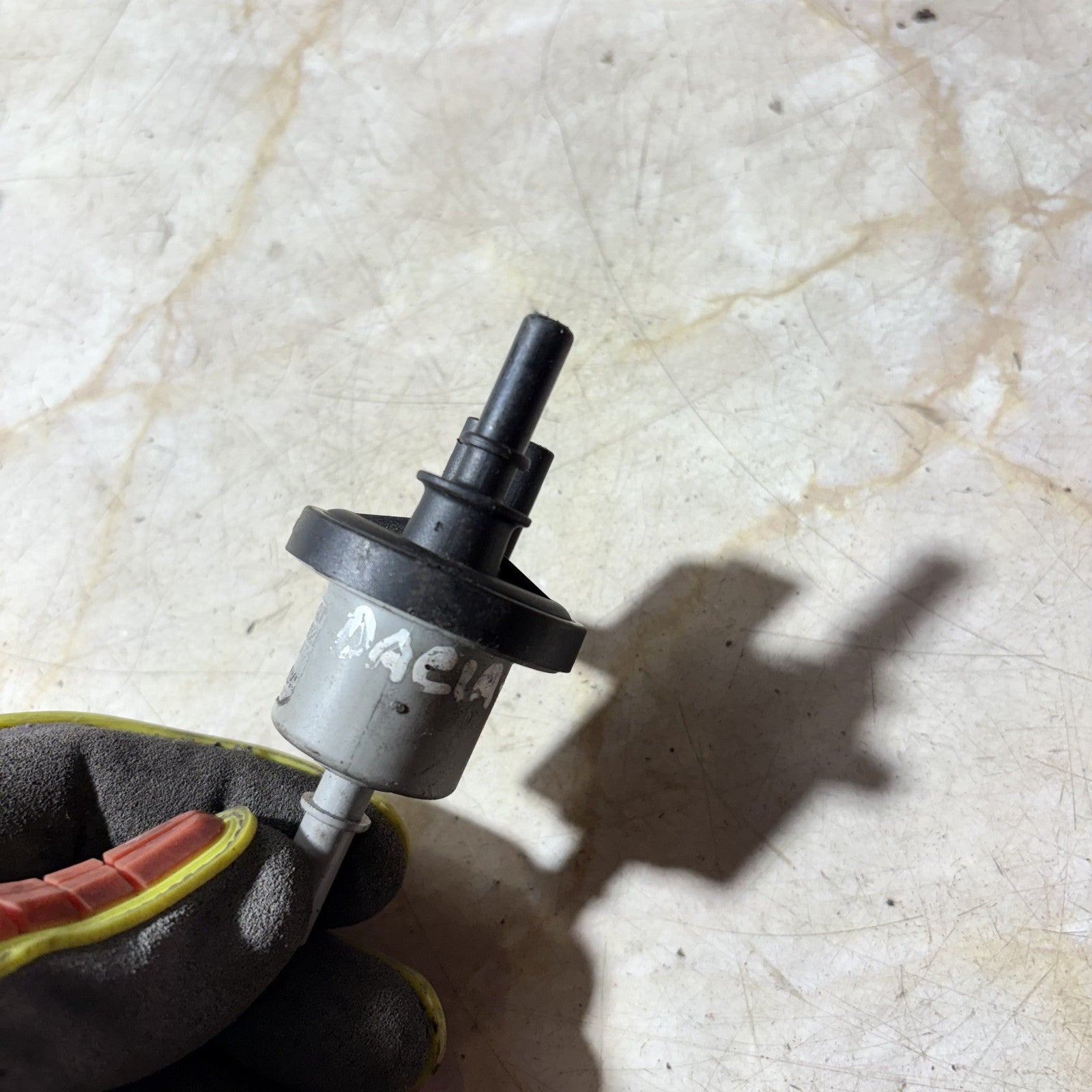 VACCUM VALVE DACIA LOGAN 2016 0.9 PETROL SOLENOID 269516045