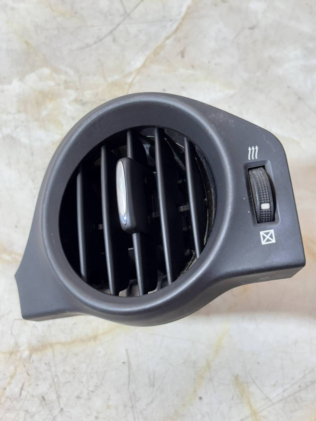 LEXUS IS250 DASHBOARD AIR VENT FRONT LEFT PASSENGER SIDE 55660-53030 2005-13
