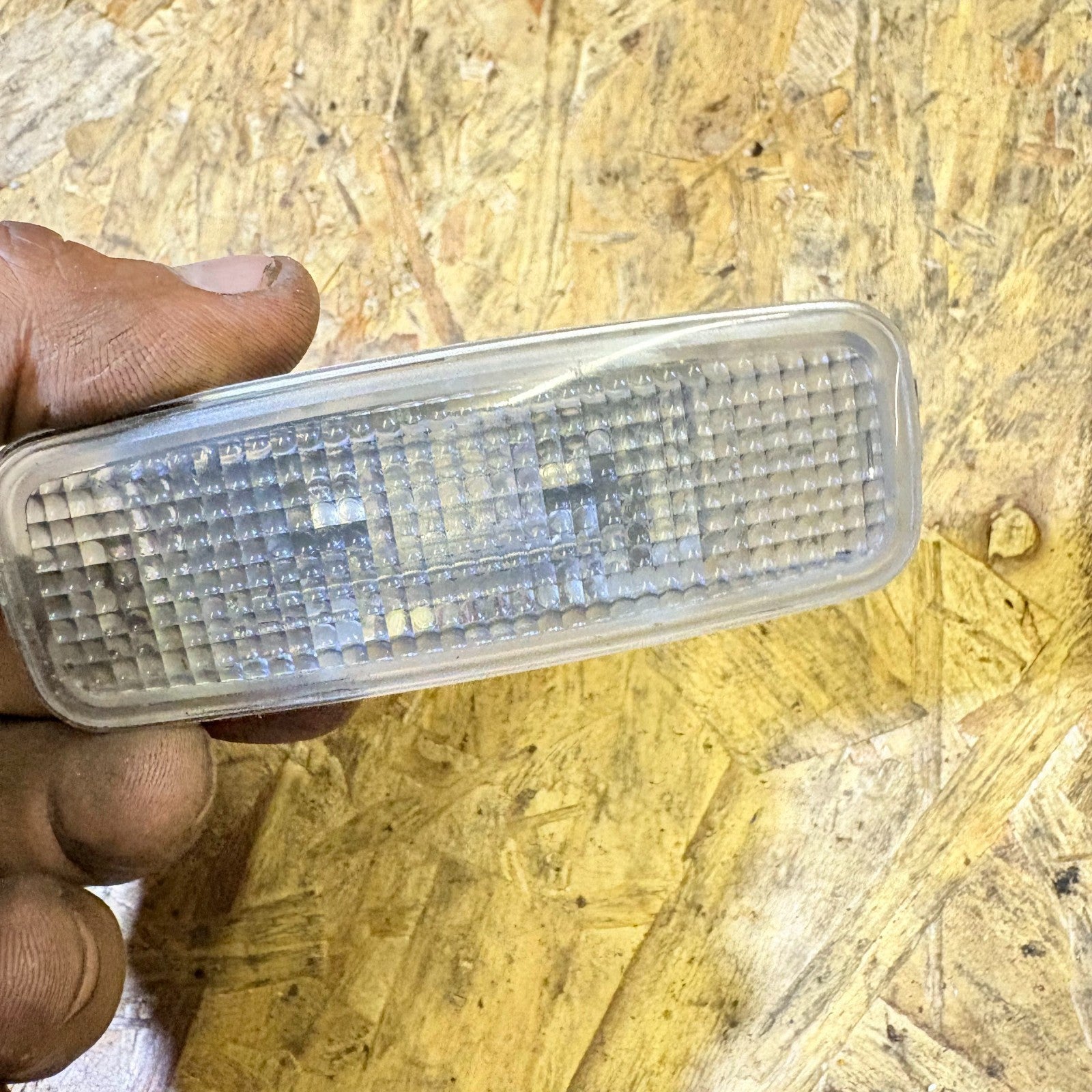 1998-2006 AUDI TT MK1 RIGHT OFFSIDE FRONT SUN VISOR LIGHT 8L0947105A