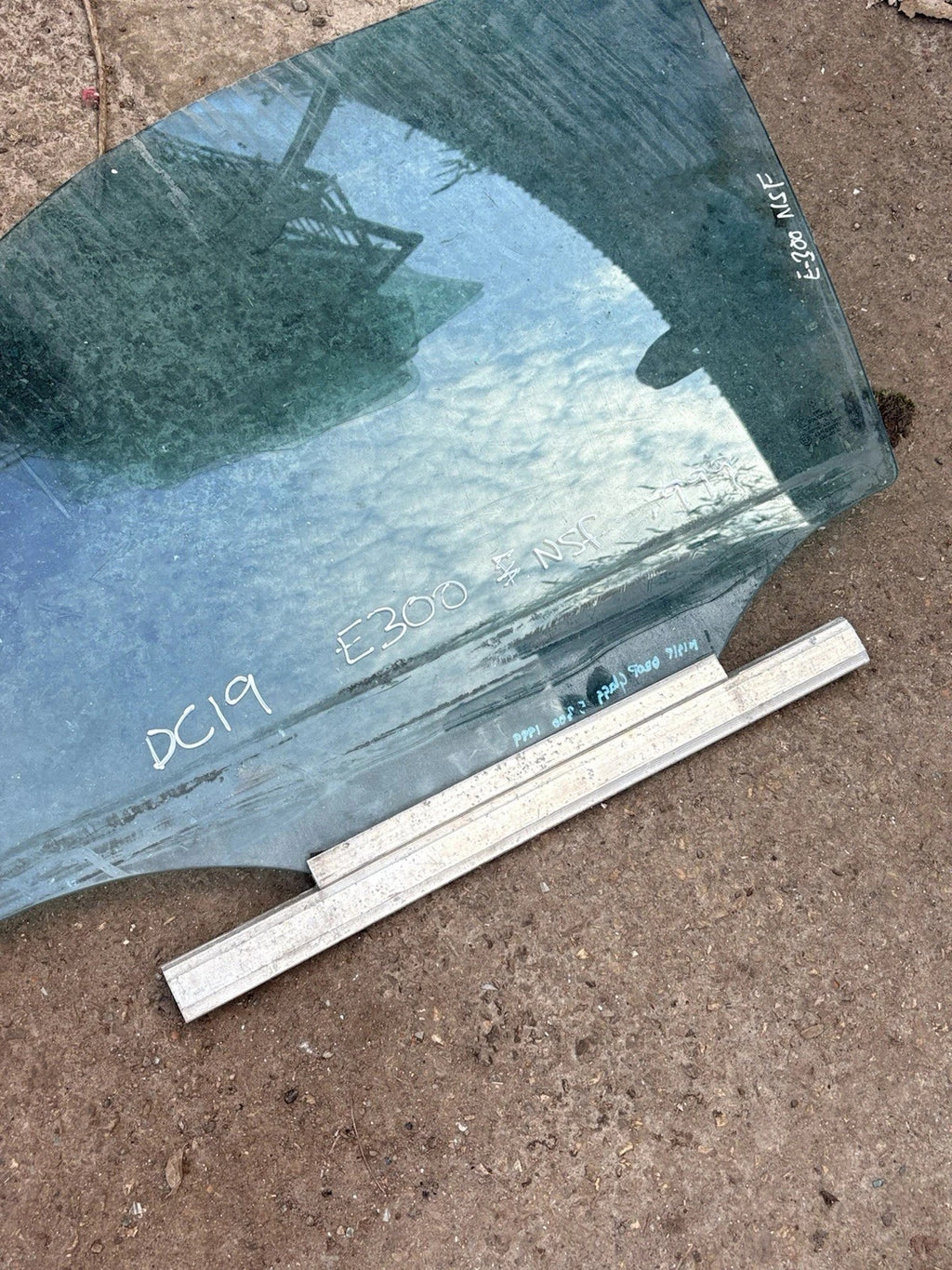 Mercedes E Class Window Glass Passenger Front W210 E220 CDI 1997-2002 ESTATE
