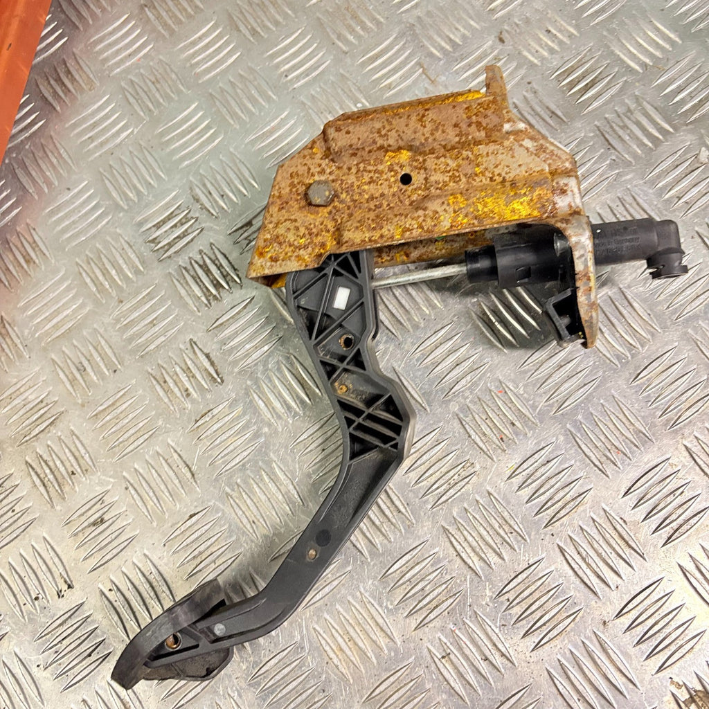 VW FOX Clutch Pedal 6Q2721059AB 2007