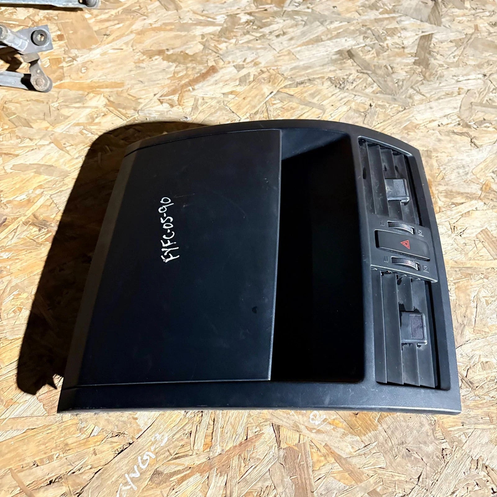 Mazda 6 GH 2008?2012 Interior Centre Console Air Vents Hazard Switch Clock