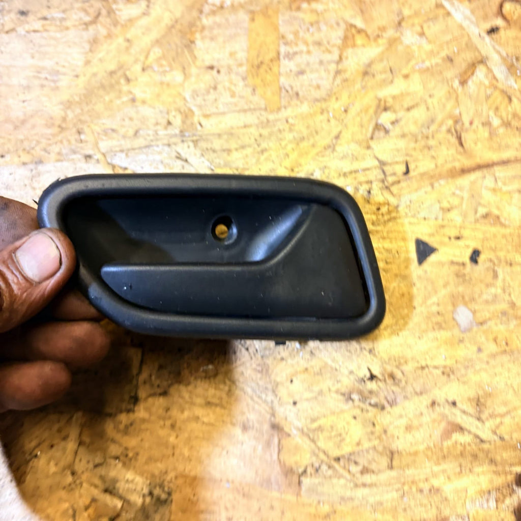 Suzuki Ignis Glx Vvt-s 4grip 5 Door Hatchback 2004 Driver Front Handle Interior