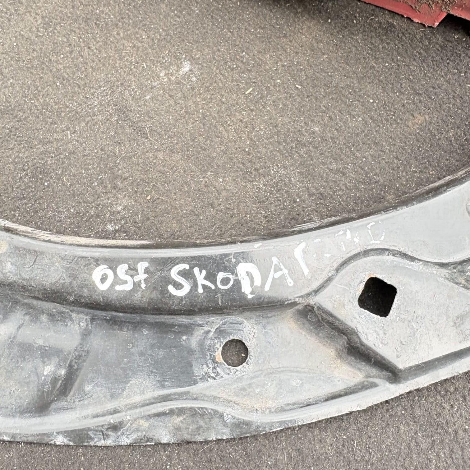 SKODA RAPID HEADLIGHT BRACKET DRIVER FRONT SIDE 5JA805932A