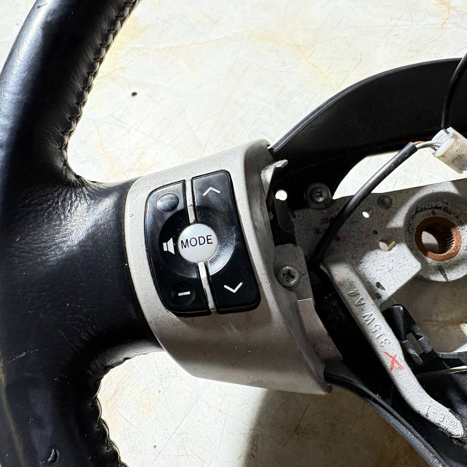 Toyota Yaris Mk2 XP90 2006-2011 Leather Steering Wheel Audio RHD GS120-02460
