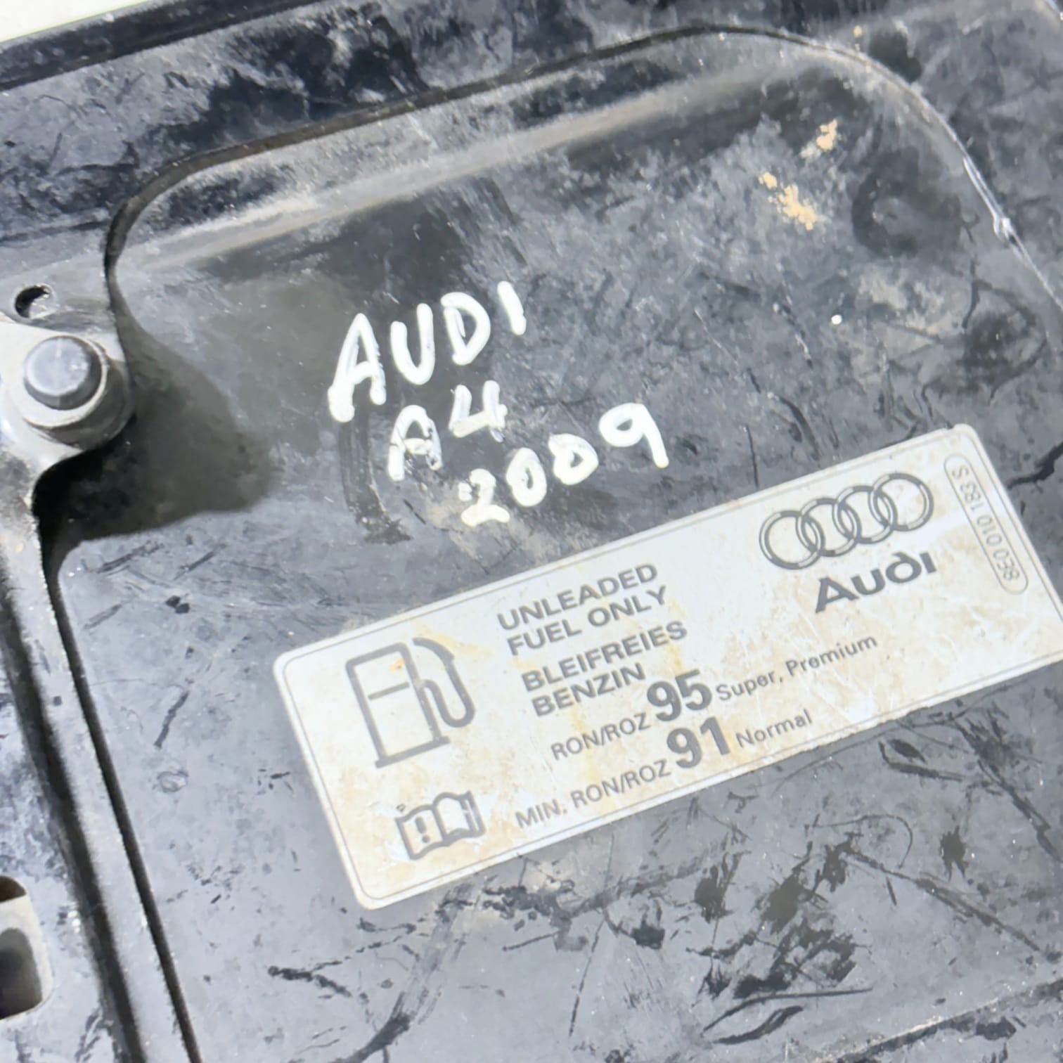 Audi A4 B6 B7 2000-2008 Petrol Fuel Flap Cover 8E0010183S