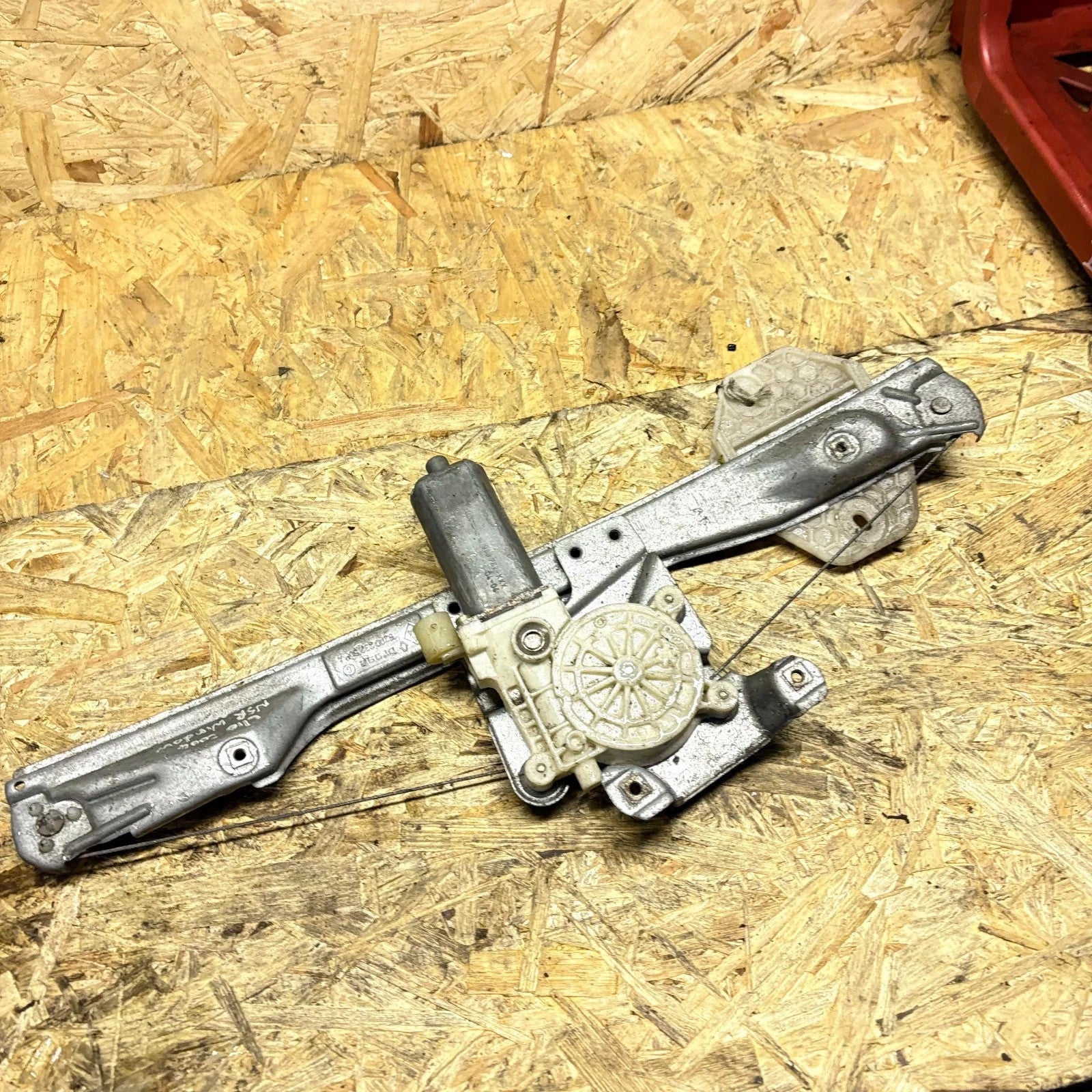 Renault Clio Mk2 1998-2008 5dr Left (NSR) Electric Window Regulator 8200232503A