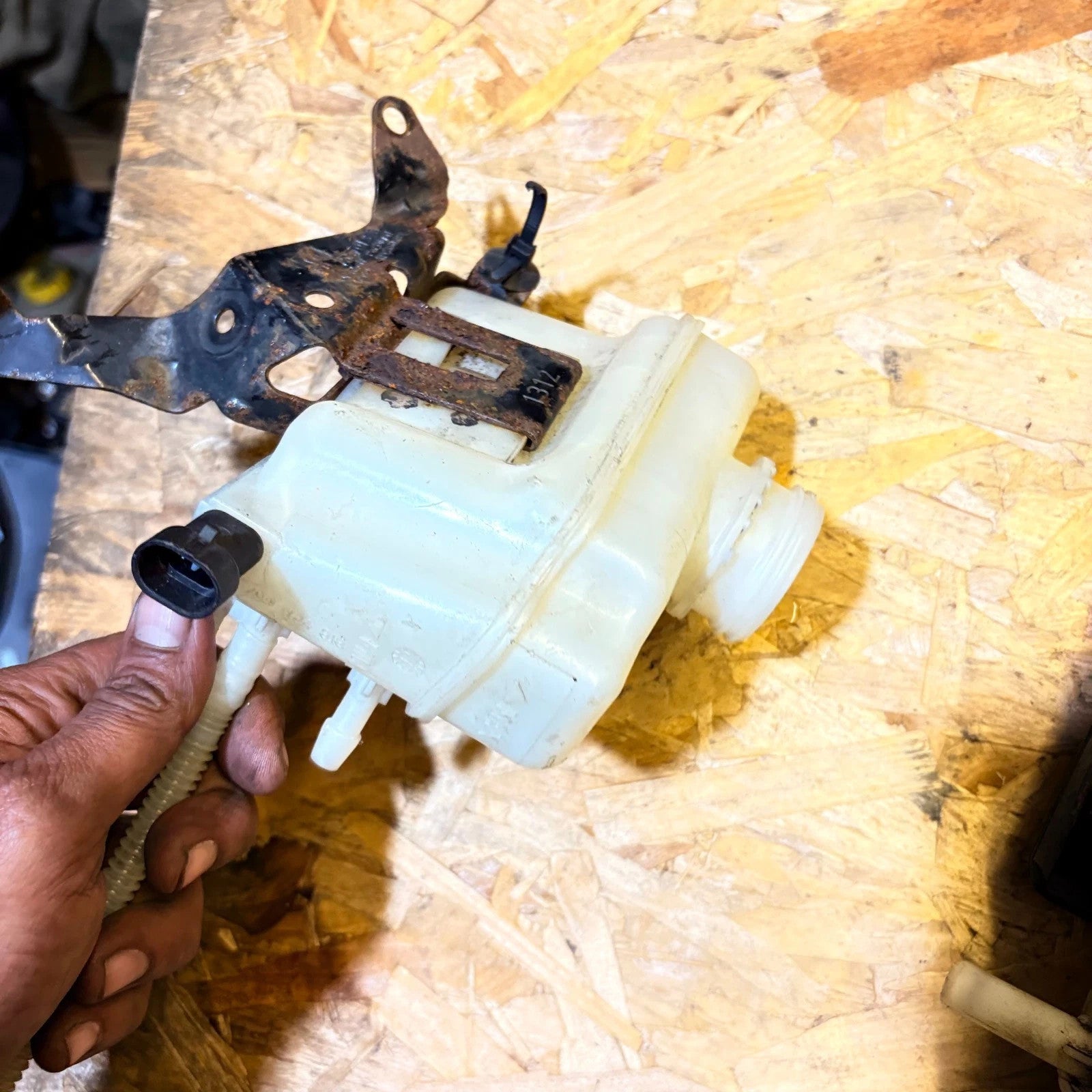 FIAT PUNTO 2012 POWER STEERING FLUID TANK RESERVOIR
