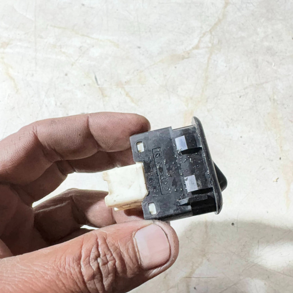 Diahatsu 2006 Fog Light Switch