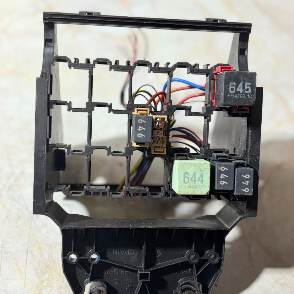 SEAT IBIZA 2010-2015 BODY CONTROL MODULE FUSE BOX RELAY 6R0907371D