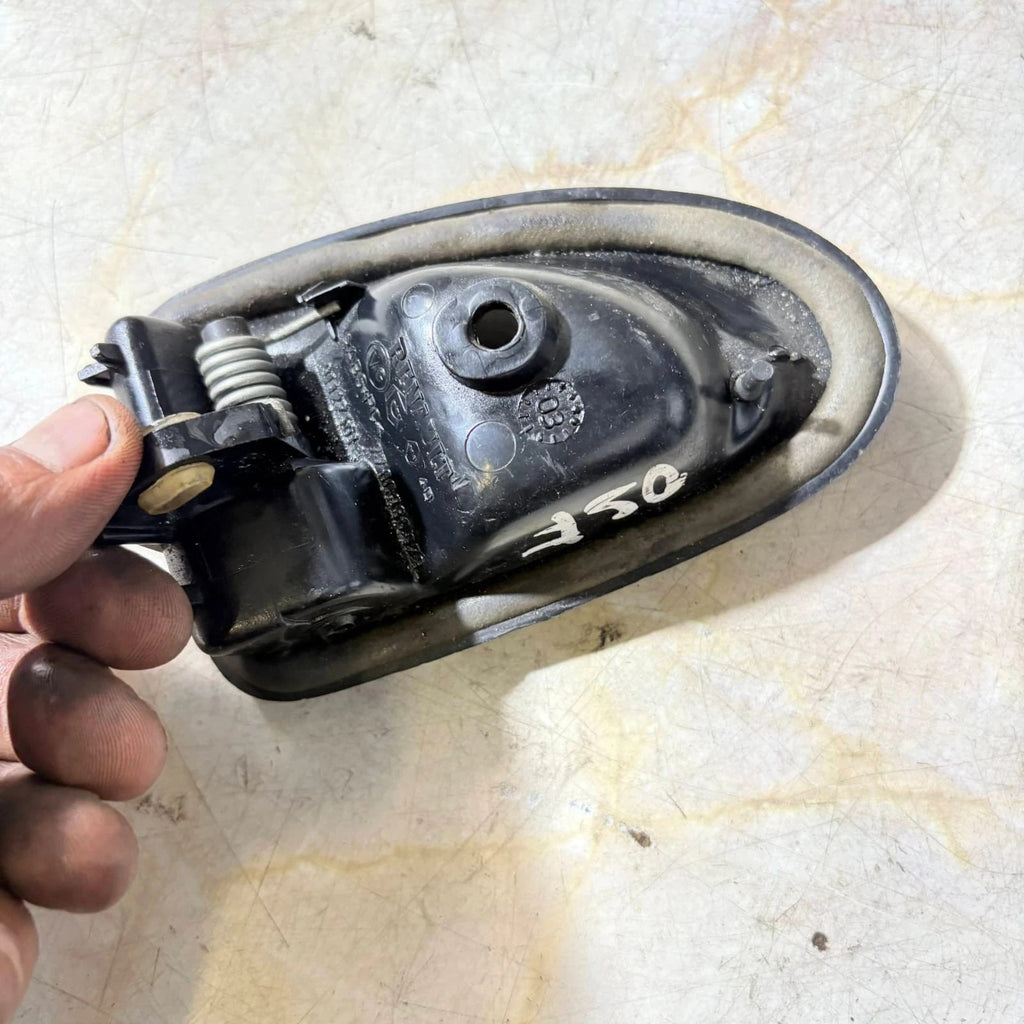 REANULT MASTER INNER DOOR HANDLE O/S DRIVERS Front 7700830079 / 91127101