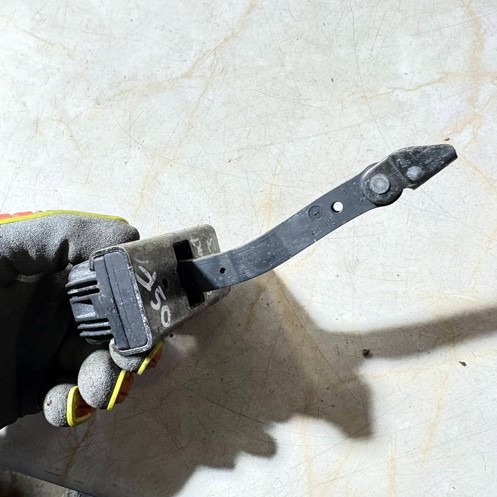 Front Right Side Door Hinge Stop Check Strap Fits BMW COMPACT 2003