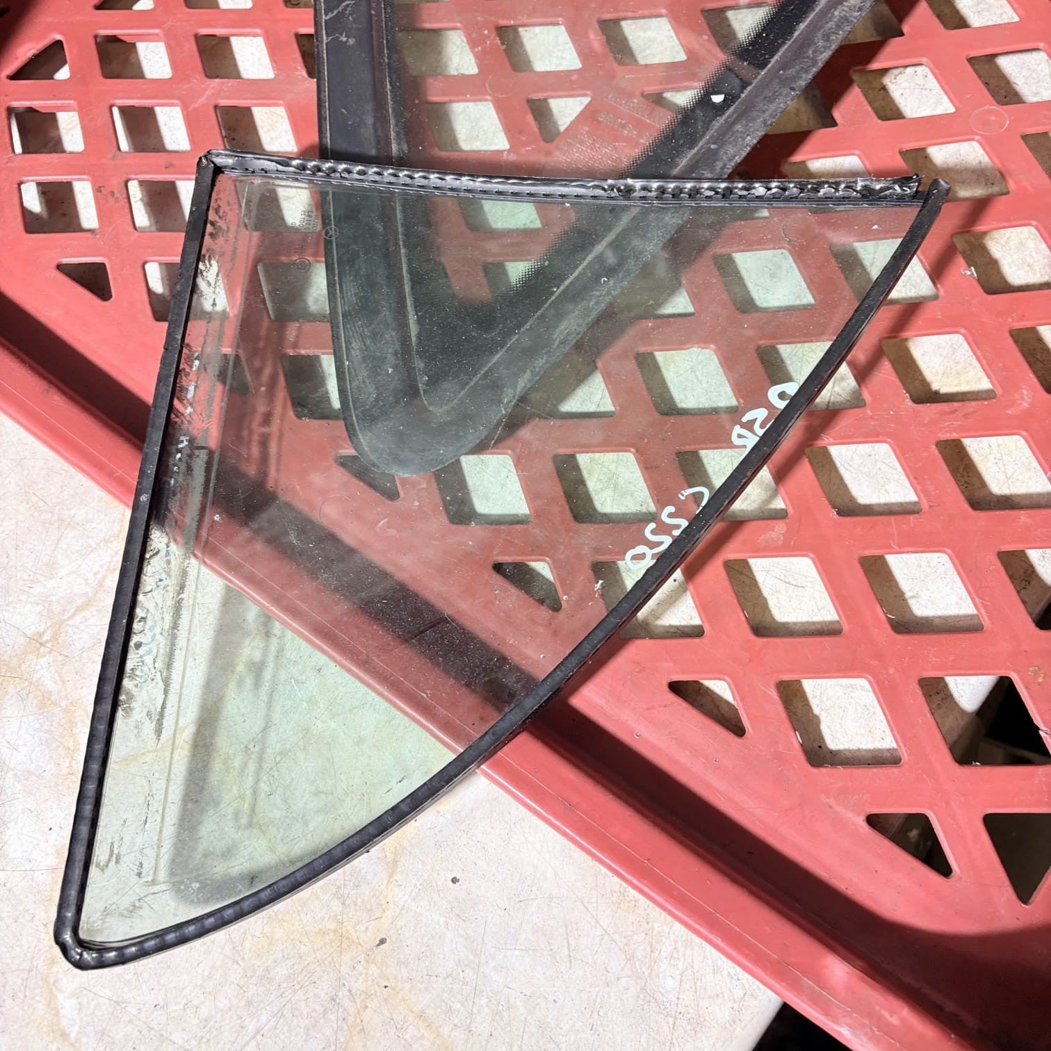 MERCEDES BENZ W203 C CLASS SALOON REAR WINDOW QUARTER GLASS OSR SIDE 43R-001193