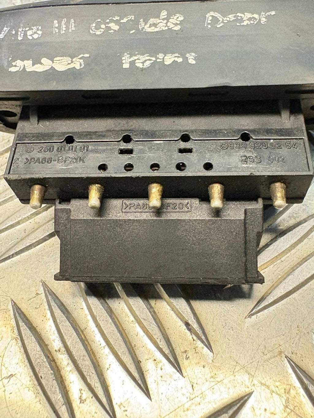 Mercedes-Benz Vito Viano W639 Door Switch Contact Plate A6398200254
