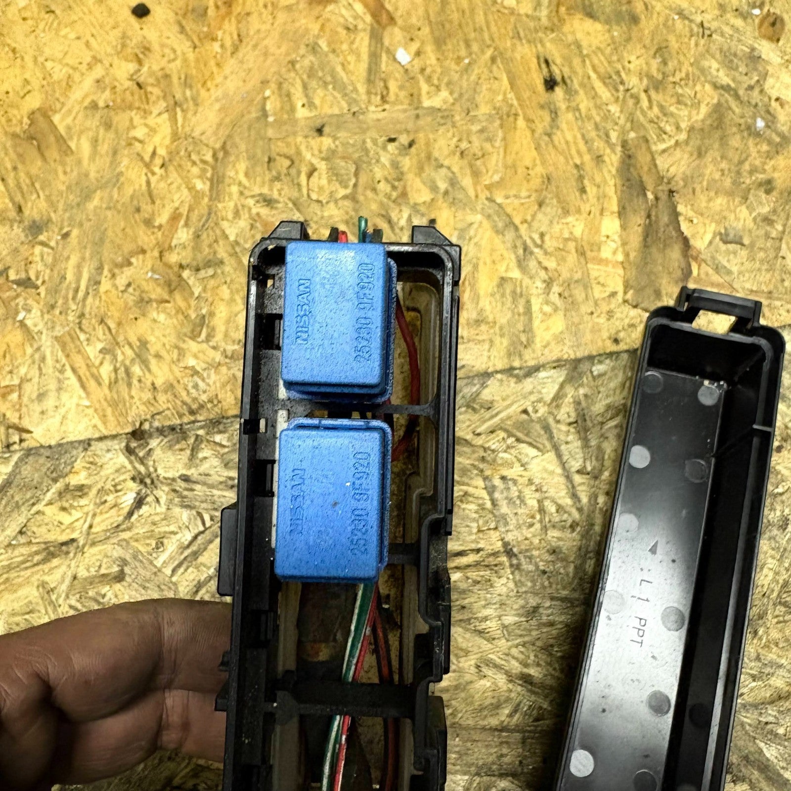 Nissan Micra K11 1998-2002 Fuse Relay Box 25230-9F920 Under Bonnet