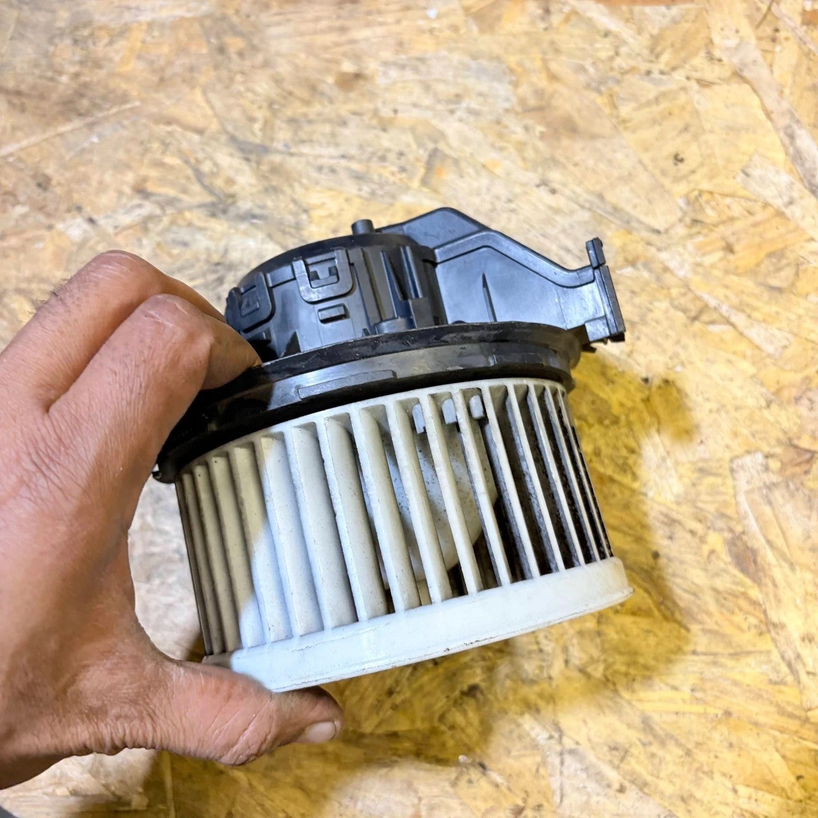 FORD FIESTA MK7 HEATER FAN BLOWER MOTOR VP8E2H-18456-BB 2008 - 2017
