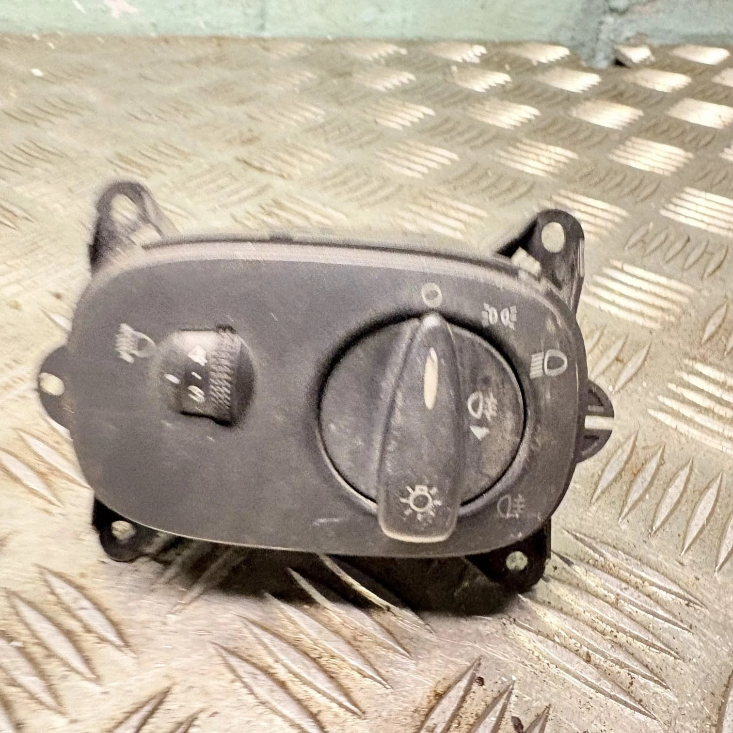 Ford Transit Mk6 2000-2006 Transit Connect 2002-2009 Headlight Switch 13A024DB