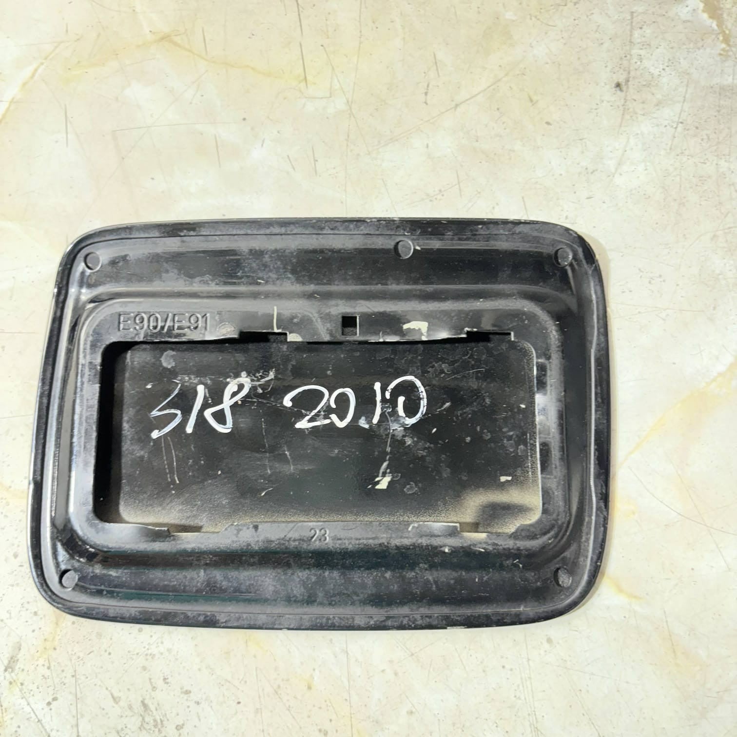 Fuel filler flap BMW 3 seriesfuelcapE90 E91 filler flap sapphire blackmetall2010