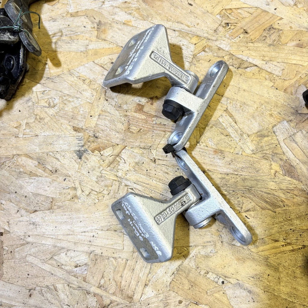 MERCEDES CLS W219 NSR PASSENGER FRONT REAR DOOR HINGE HINGES